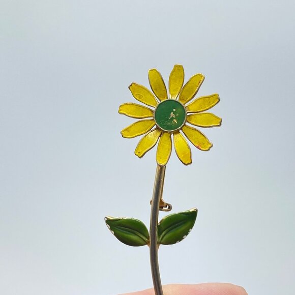 Vintage Set of 3 Daisy Brooch Floral Enamel Gold Tone Green Plastic Pin Trio - Picture 10 of 14